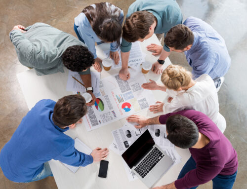 Communication en interne vs communication externalisée : quel choix pour votre entreprise ?